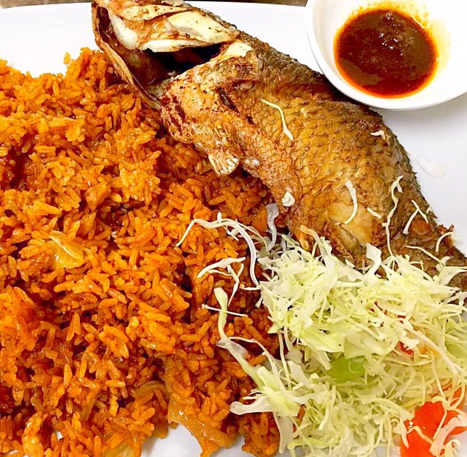 Jollof rice and grilled fish|bukky danielsさん