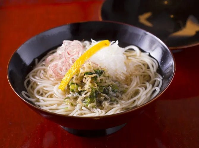 Snapdishの料理写真:ちりめんと大根菜の煮麺（にゅうめん） #シェフごはん|シェフごはんさん