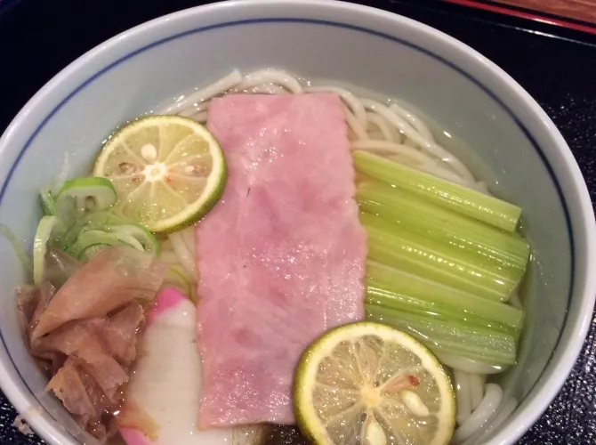 長崎五島うどんのベーコンセロリうどん #シェフごはん|シェフごはんさん