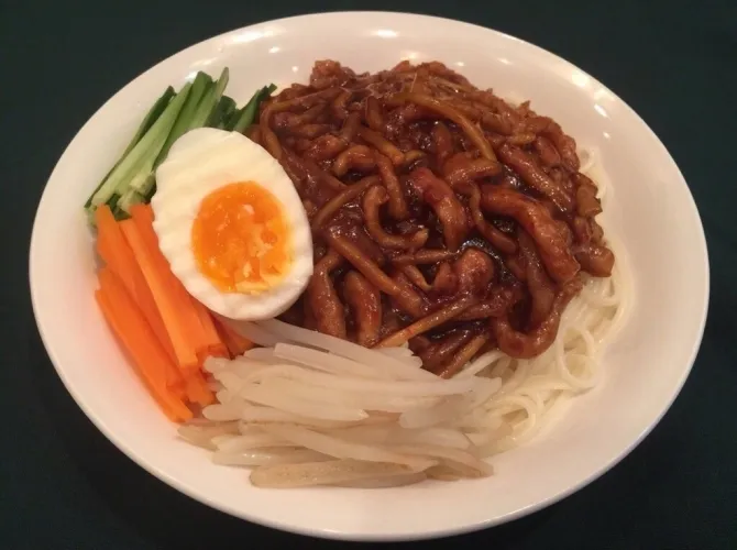 Snapdishの料理写真:家にある材料で手軽に作れる♪【五島手延べジャージャーうどん】 #シェフごはん|シェフごはんさん