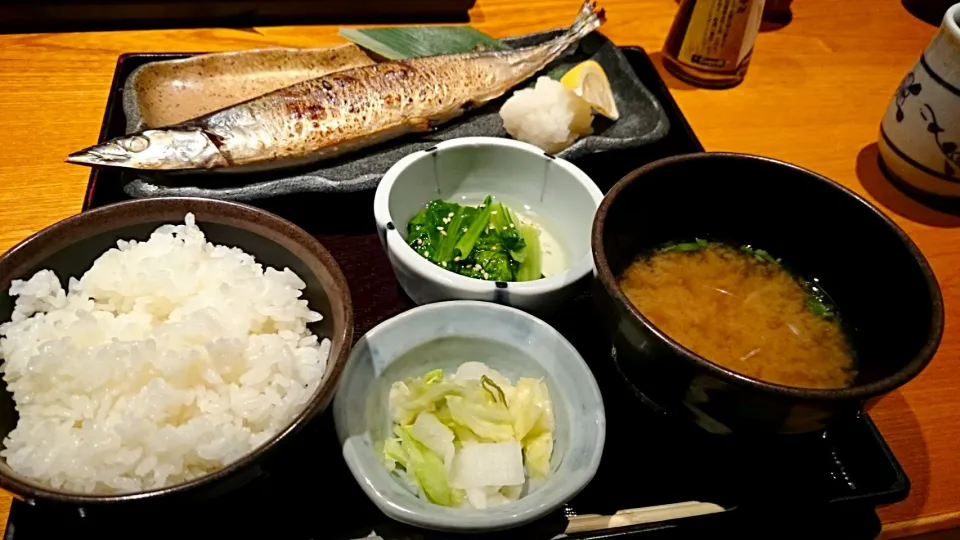 今日のランチ♪
焼き魚定食(秋刀魚)|りくれんさん