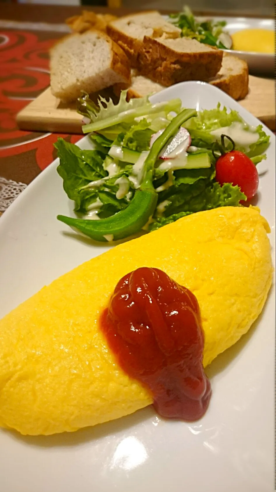 ウコッケイの卵でオムレツ🍴サラダ&麦芽パン🍞(^-^)v|ナムナムさん