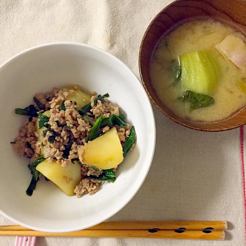 ニラ肉じゃが、お味噌汁(青梗菜×ベーコン)|Accaさん