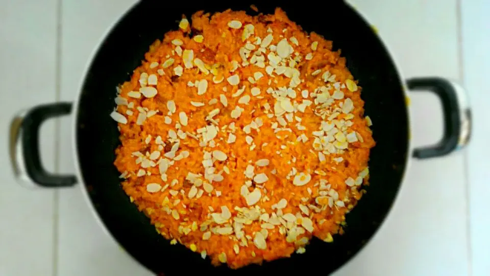 Carrot Halwa w/ Almonds Cashew ( Indian dessert cooked in ghee paneer and condensed milk ) ✔|🌼 Pooja's Kitchenette 🌼さん