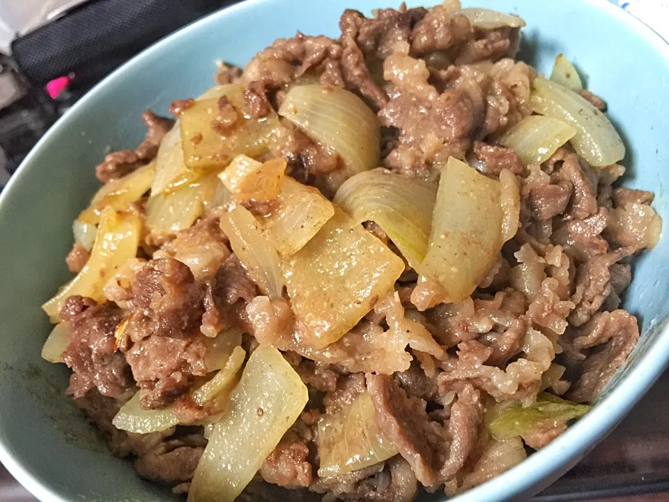 Snapdishの料理写真:白味噌の牛丼。思い付きレシピ、コレ美味いな。|たけうちさん