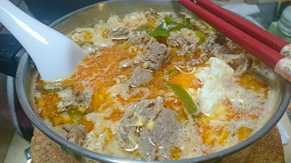 ママドムヤム味のインスタントラーメン
Mama tomyum noodles with egg and leftovers|Maiさん