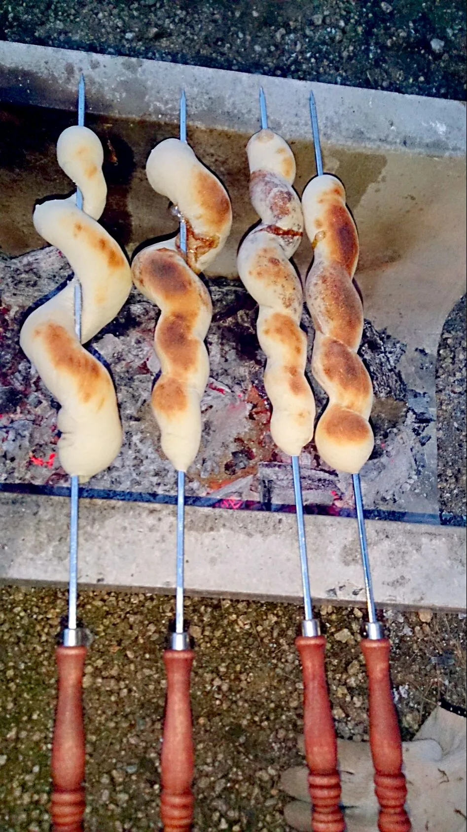 BBQでねじり棒パン|きいさんさん