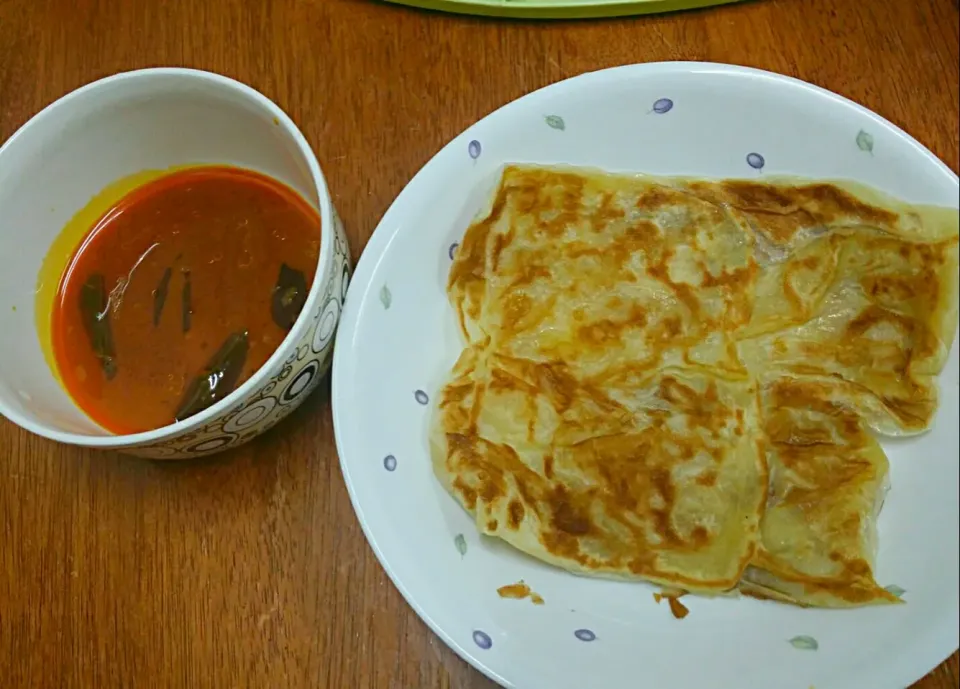 roti canai with curry. awesome.|anrehan11さん