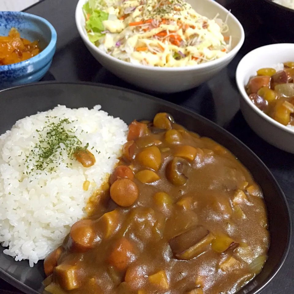 今日の晩ご飯は、さつまいもとエリンギのころころ秋カレー、簡単サラダ。|ゆえさん