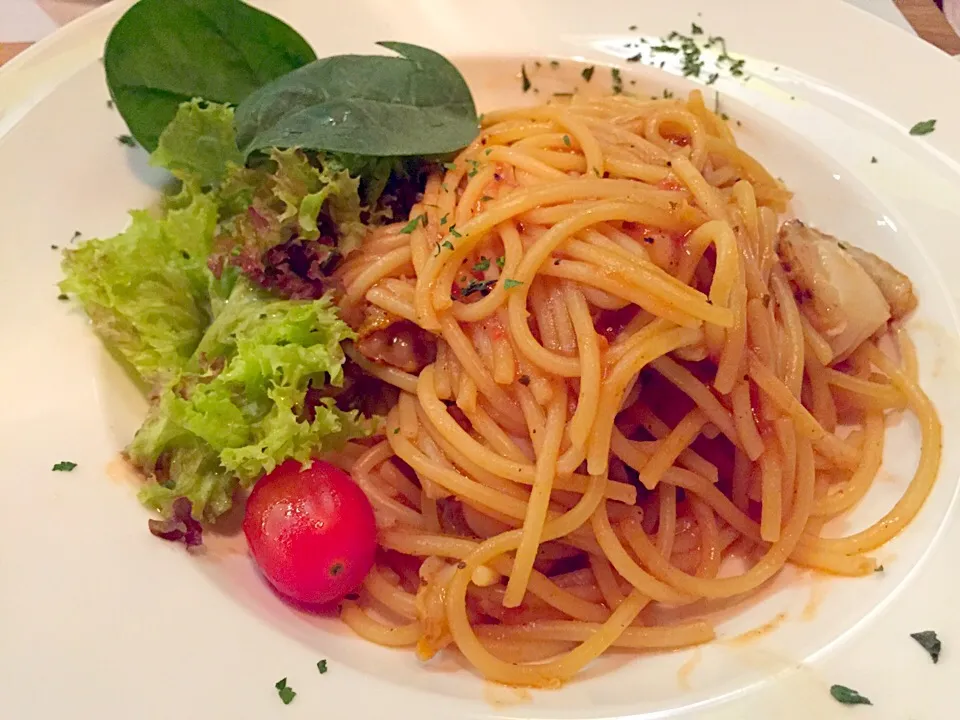 Snapdishの料理写真:Scallops spaghetti with tomato sauce|Sky Blueさん