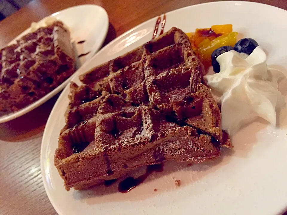 Mango & berries sweet waffles|Sky Blueさん