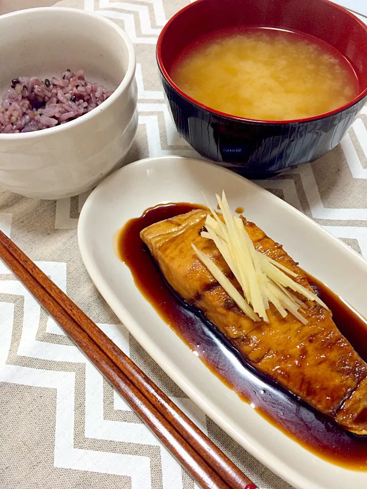 今日は朝からブリ照り定食🍴|あっちゃんさん