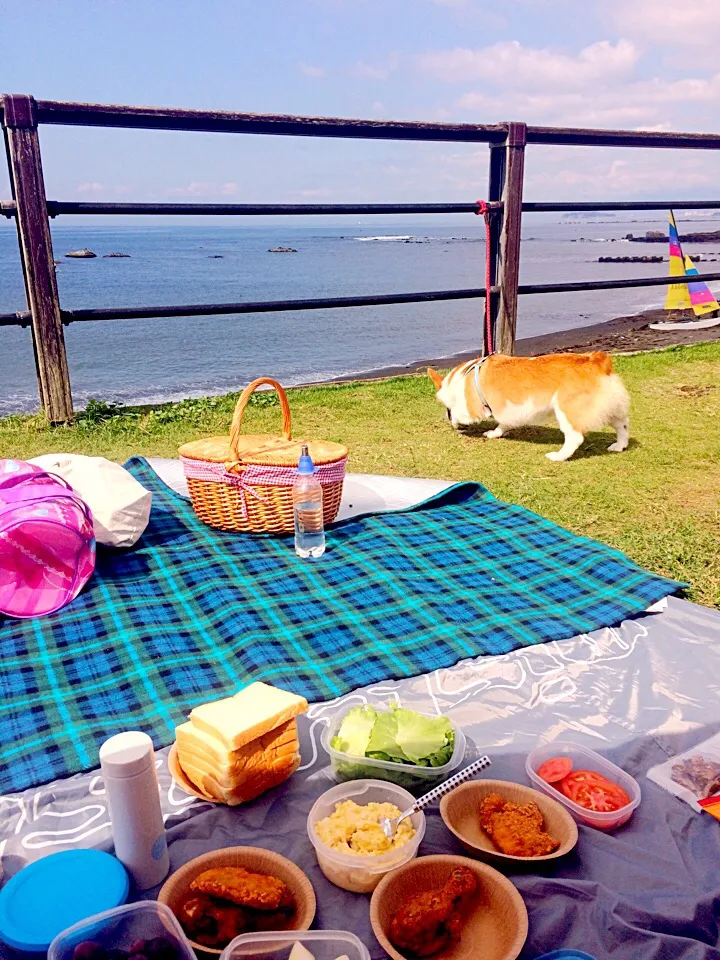 Snapdishの料理写真:朝食は海で
サンドウィッチ作り☺️|nanaママさん