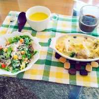 Snapdishの料理写真:朝からしっかりサラダとグラタン♬|あーちゃんさん