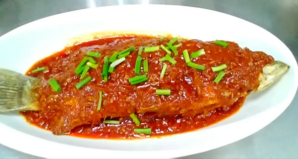 Deep fried fish with tomato sauce.|mawlay gueさん