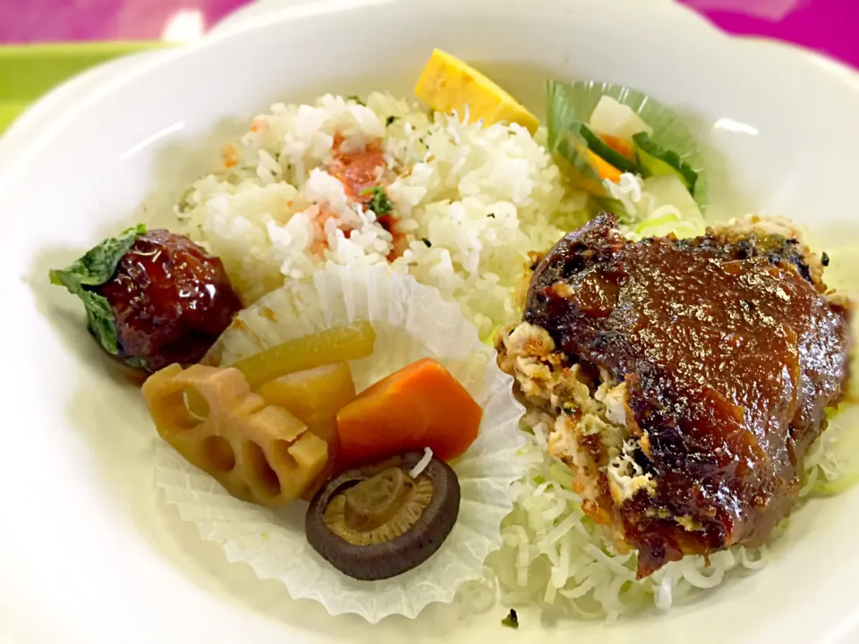 釜揚げしらすと明太ご飯＆鮫の味噌陶板焼きランチプレート🍴|マニラ男さん