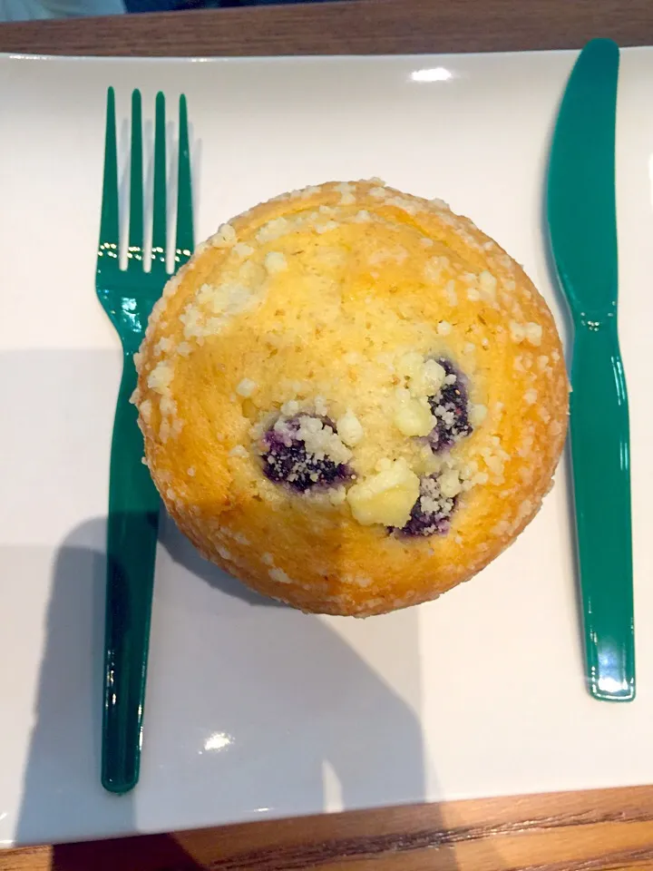 Blueberry muffin at Starbucks|bukky danielsさん