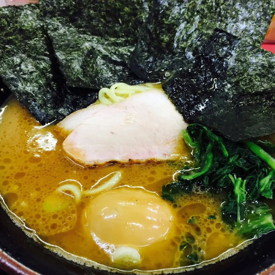 Snapdishの料理写真:家系ラーメン🍜|KAZUTOさん