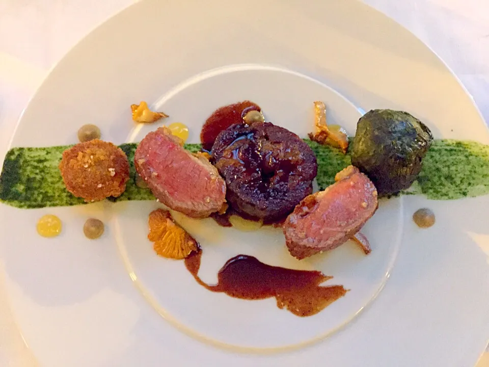 Head to tail saltbush lamb, lamb loin, croquette, braised belly, Aubergine & lemon pate|Sky Blueさん