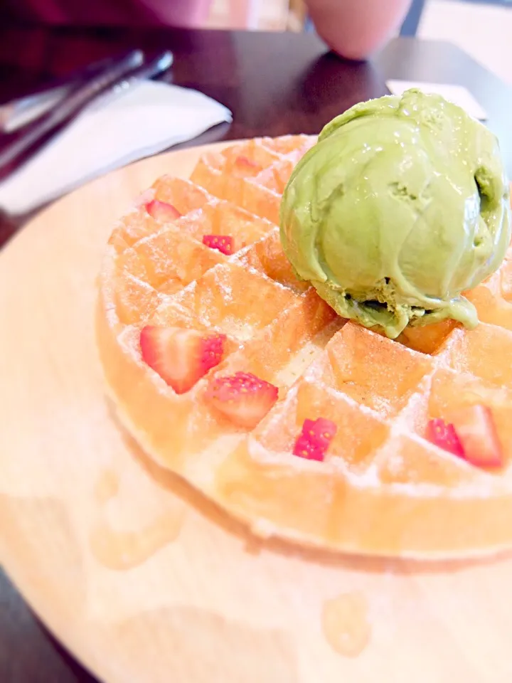 Waffle with matcha icecream|PhUnGさん