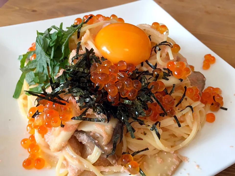 Snapdishの料理写真:たらこクリームパスタ いくらのせ|ohanaさん