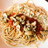 Snapdishの料理写真:Spaghetti with clam sauce and mushroom sauce from Old Spaghetti Factory|sooprcoolchicaさん