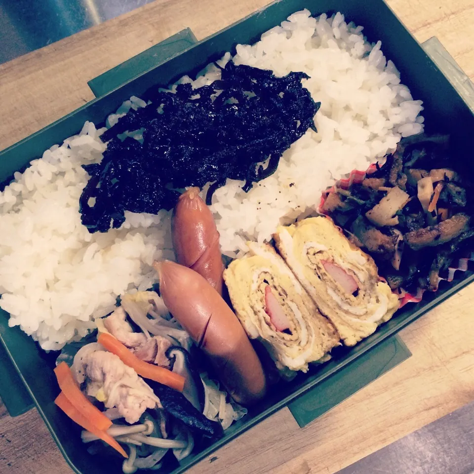 ♡ダンナ弁当♡  ☺︎豚肉と白菜の炊いたん  ☺︎ウィンナー  ☺︎卵焼き  ☺︎ひじきの煮物|Naaさん