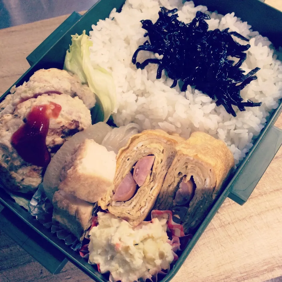 ♡ダンナ弁当♡  ☺︎厚揚げと大根の煮物  ☺︎ハンバーグ  ☺︎ポテトサラダ  ☺︎ウィンナー卵焼き|Naaさん