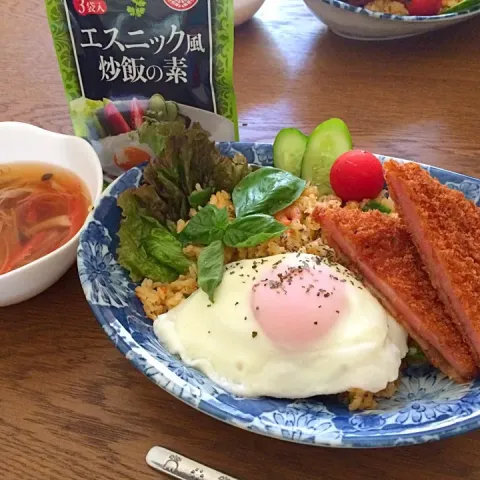 「エスニック風炒飯の素」を使ってみたSnapdishの料理・レシピ写真:早速サンプル使わせてもらいました^_^
#エスニック炒飯➕ハムカツ