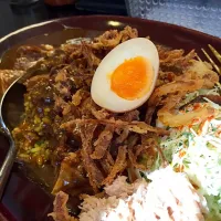 Snapdishの料理写真:カレーは飲み物 黒カレー|taro nishidomeさん