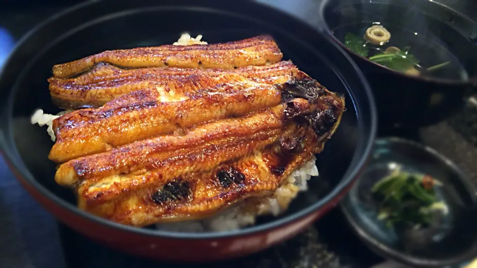 お昼に特上鰻丼

丹波で唯一の鰻屋さんかな。|Hiro Yanさん