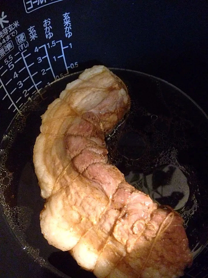 Snapdishの料理写真:炊飯器で放ったらかし煮豚🐖|aynyaynyさん