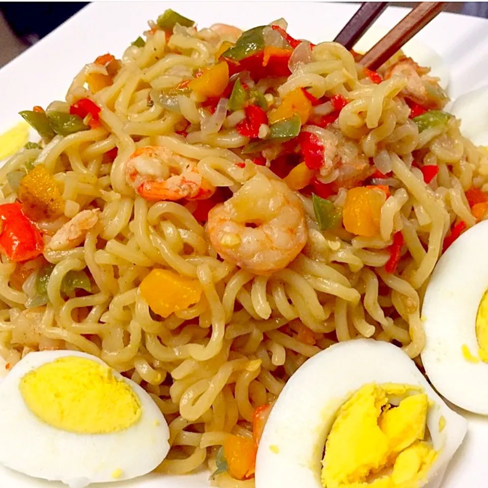 Noodles with veggies,shrimp and eggs|bukky danielsさん