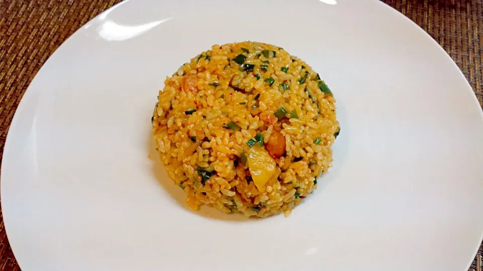 簡単★ニラたーっぷりちゃーはん♪にキムチ入れ～|ひろすけさん