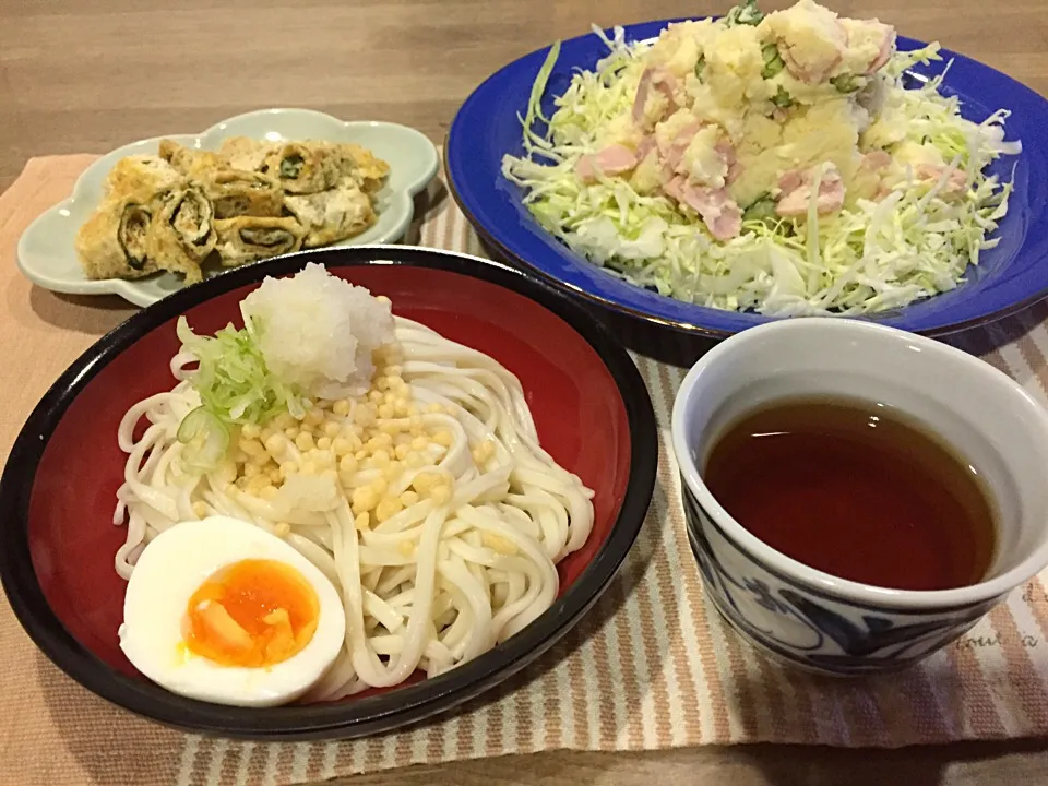 Snapdishの料理写真:おろしぶっかけウドン・ポテトサラダ・油揚げの大葉チーズ巻き焼き|まーままさん