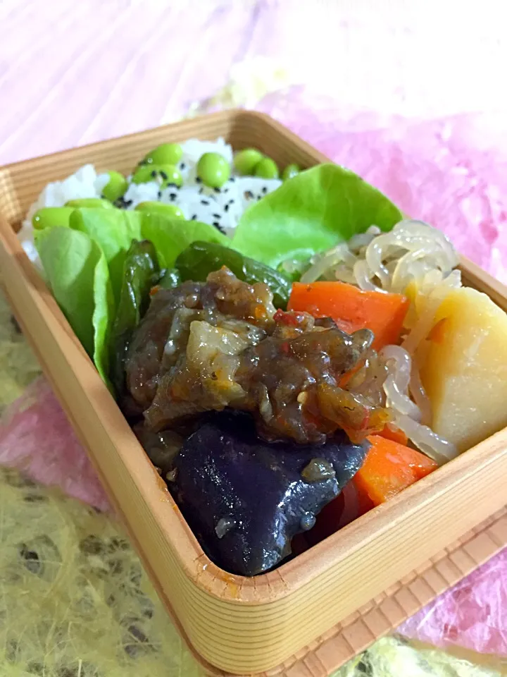 Snapdishの料理写真:昨夜のオカズです。肉じゃがと麻婆茄子のお弁当*:ஐ(●˘͈ ᵕ˘͈)人(˘͈ᵕ ˘͈●)ஐ:*|Kumi_loveさん