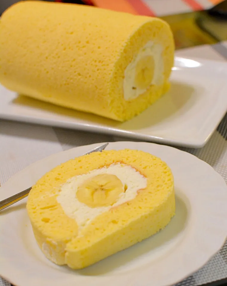 Snapdishの料理写真:Whole Banana Roll Cake 💕🍌 バナナロールケーキ🍌|💖 ジジ 💖さん