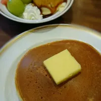 Snapdishの料理写真:ホットケーキとキャラメルアイス|瑠琉さん