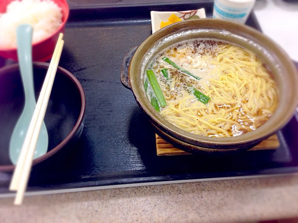 南国市のサービスエリアにて
鍋焼きラーメン🍜|えいぽんさん