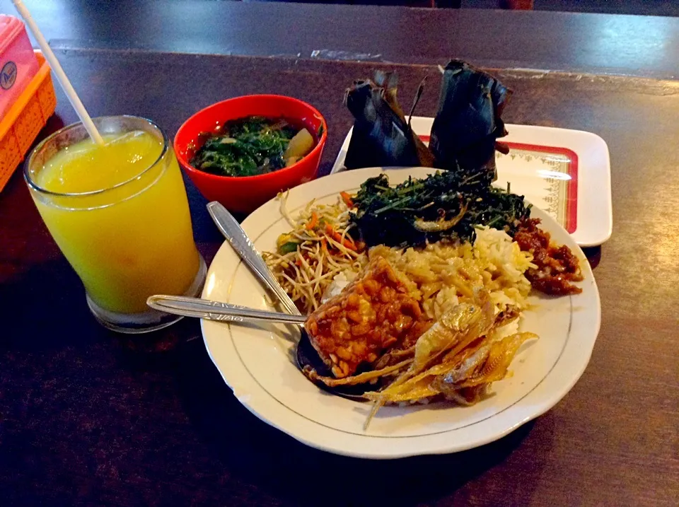 Nasi Ikan Asin|Bambang Budiono Tjioさん