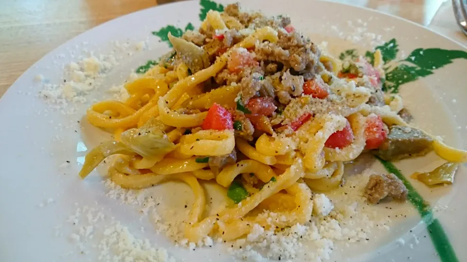 サルシッチャとアーティチョークのキタッラ|Y氏の凡人さん