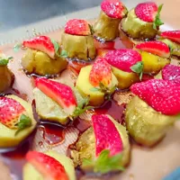 Sweet Potato topped with caramelized sugar and Japanese Strawberry|danblas26さん