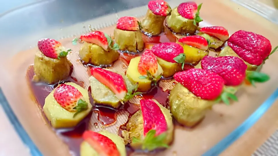 Sweet Potato topped with caramelized sugar and Japanese Strawberry|danblas26さん