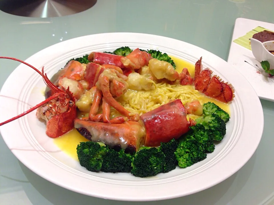 Lobster with curry sauce and broccoli sprouts 🍷|CatzeMDさん