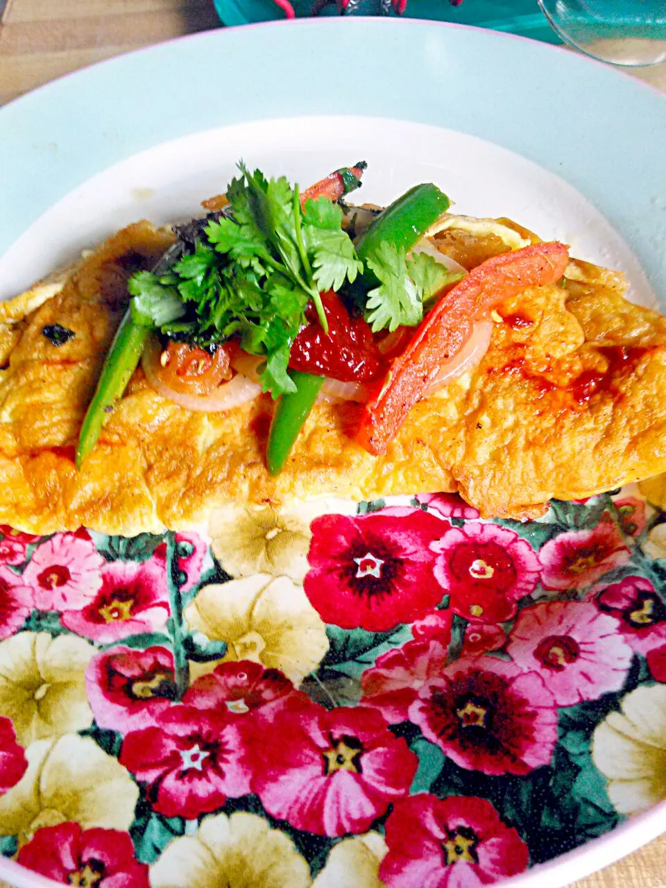 simple veggies and cheese omelet, topped with onion, serranos,tomato, chipotle and some cilantro.|Chef-Jonathan TRさん