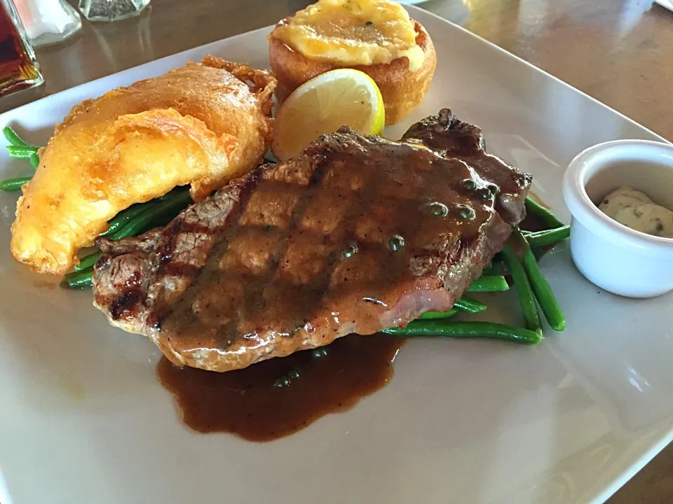 Grilled New York Strip Steak and Fried Fish|hirotomoさん