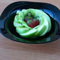 kiwi-apple salad|Ellen Natasha Kabatetsiさん