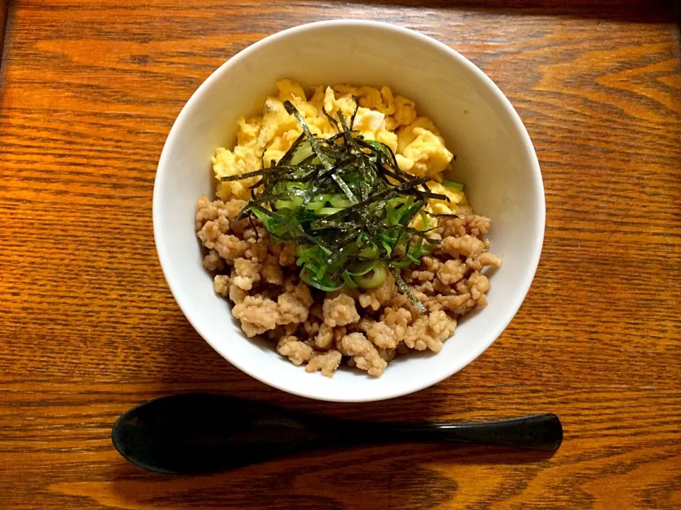 そぼろたまご丼|まえてぃさん