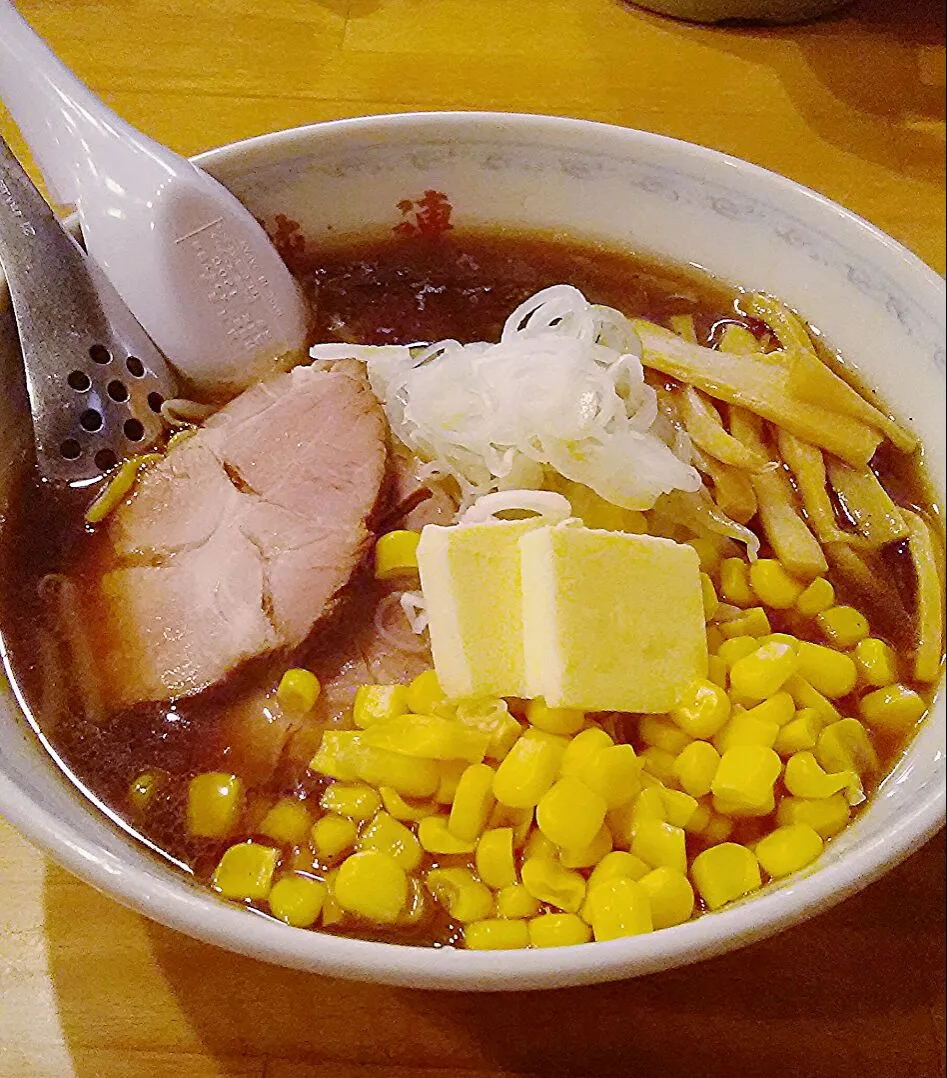 Snapdishの料理写真:純連の醤油、バターコーンのせ。|ちはるさん