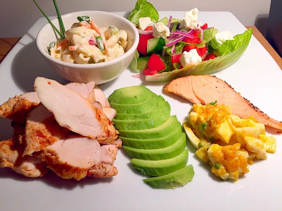 Grilled Chicken, Smoked Salmon, Greek Salad, Pasta Salad + Curried Egg|Chrisy Hillさん